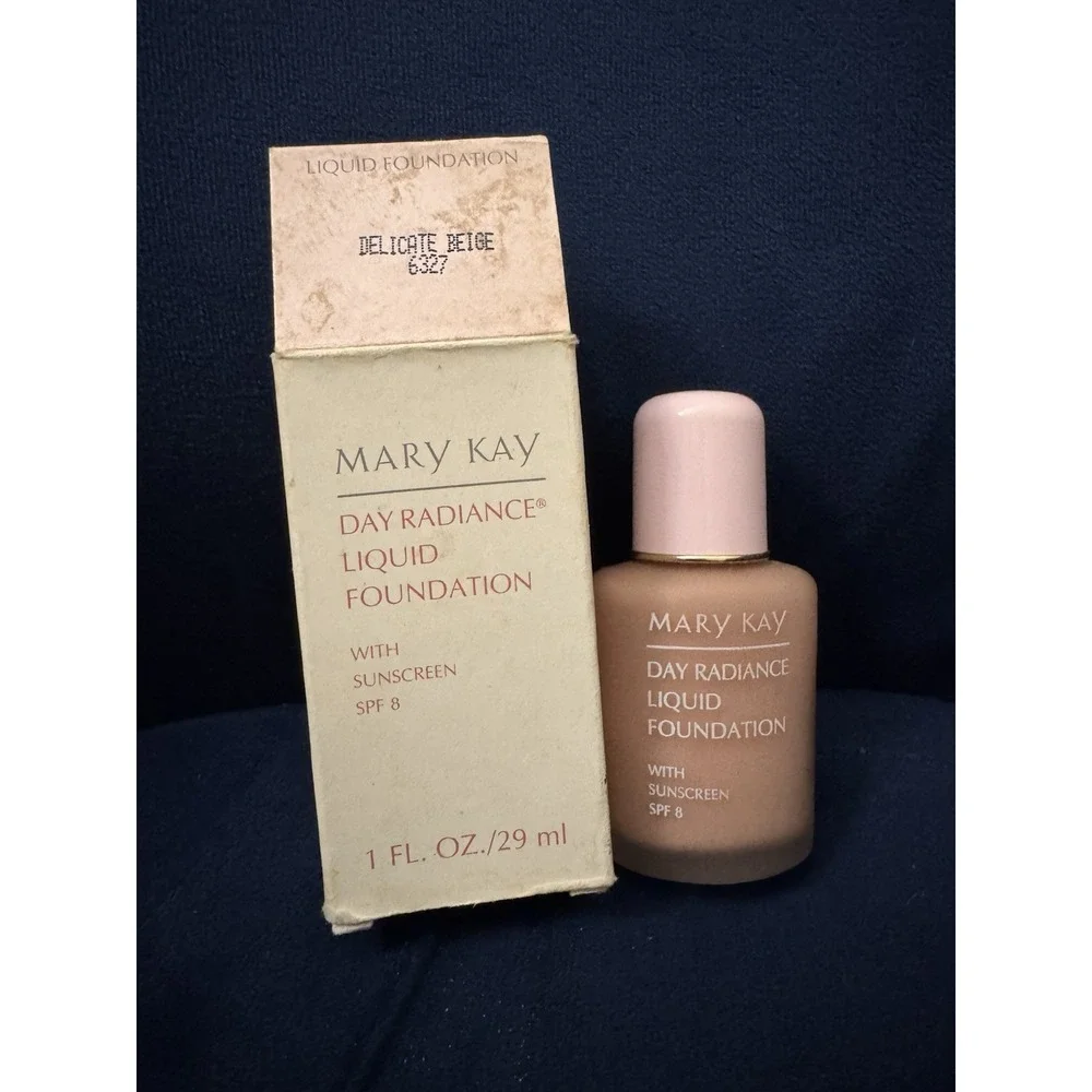 NIB! Mary Kay DELICATE BEIGE Day Radiance Liquid Foundation W/SPF 8 Item #6327